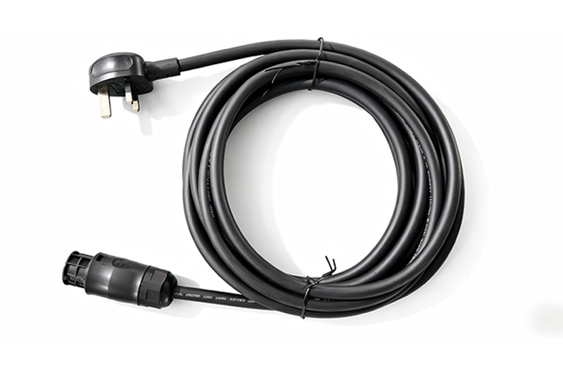 Câble solaire AC avec fiche Type G et connecteur BC01