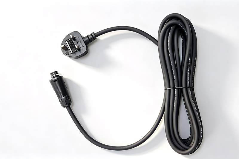 Câble solaire AC avec fiche Type G et connecteur BC01